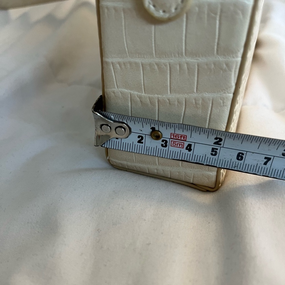 JW PEl Ivory Croc Grace
Box Bag NWOT Contemporary, Elegant, Simplicity, Chic - Picture 17 of 17